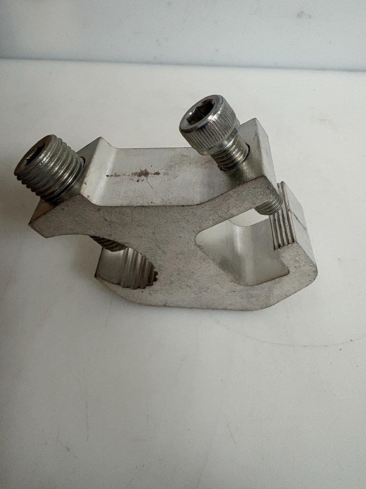 EATON B-LINE FINISH TIN PLATED GROUNDING CLAMP 9A-2130 20 PER BOX1