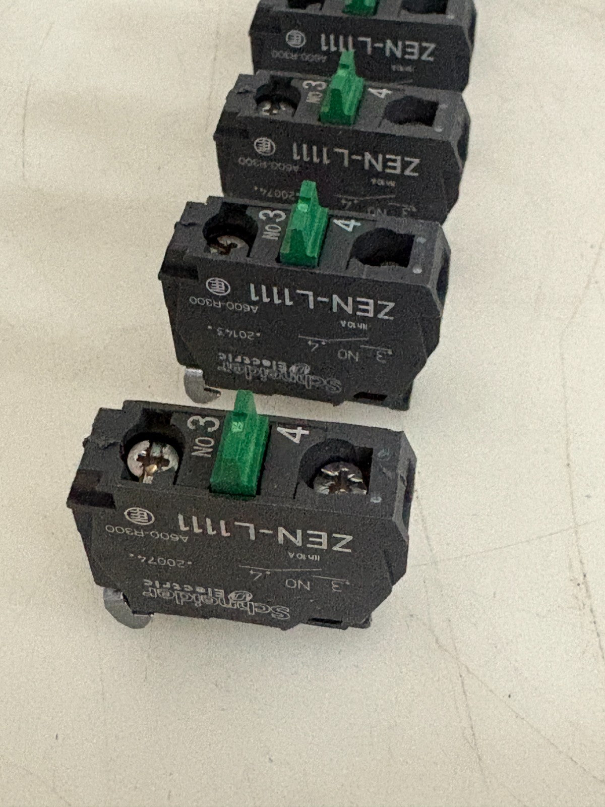 SCHNEIDER ELECTRIC MIX LOT MICRO SWITCH 7XZEN-L1111  3X ZEN-L1121  6X ZBE-1011
