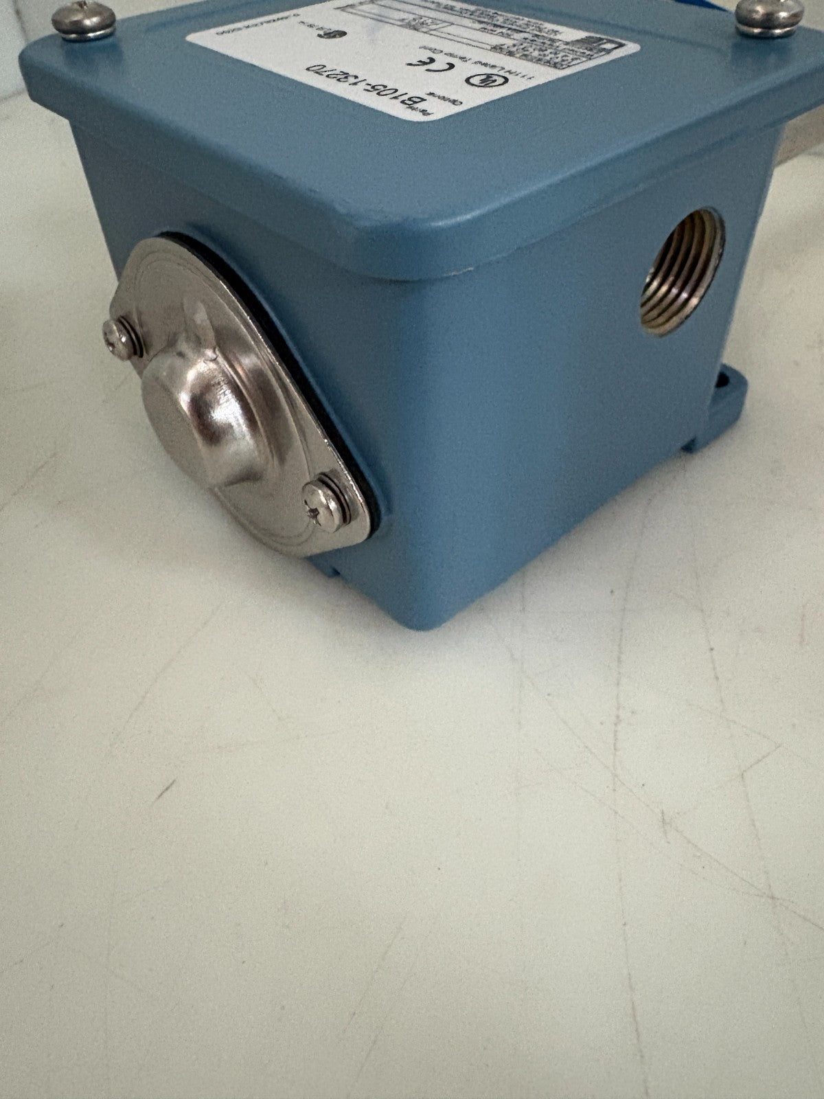 UNITED ELECTRIC CONTROLS TEMPERATURE CONTROLLER B105-132702