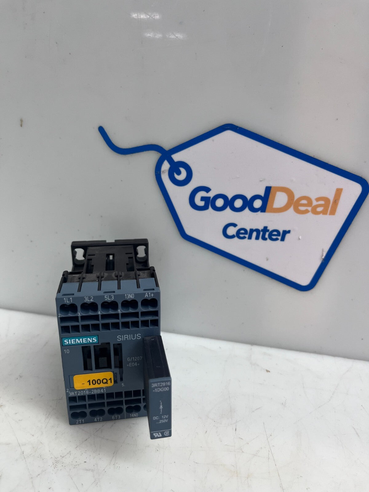 SIEMENS Sirius Contactor  3RT2017-1BB42  w/3RH2911-1GA22 & 1x 3RH2916-1DG00