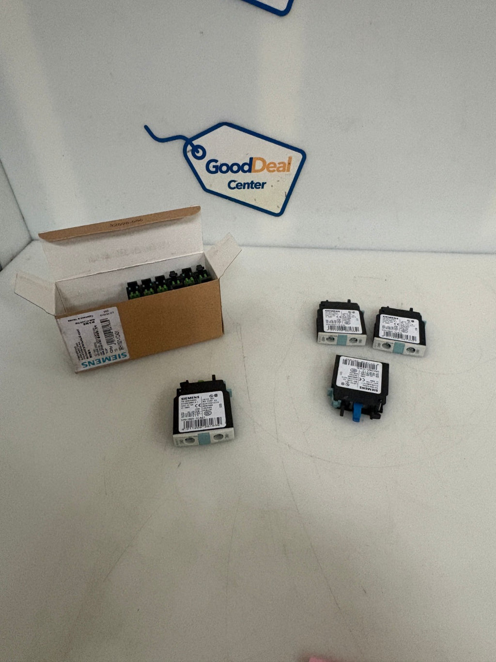 SIEMENS MIX LOT AUXILIARY SWITCH BLOCK 7X 3RH1921-1CA01  3X  3RH1921-1CA100