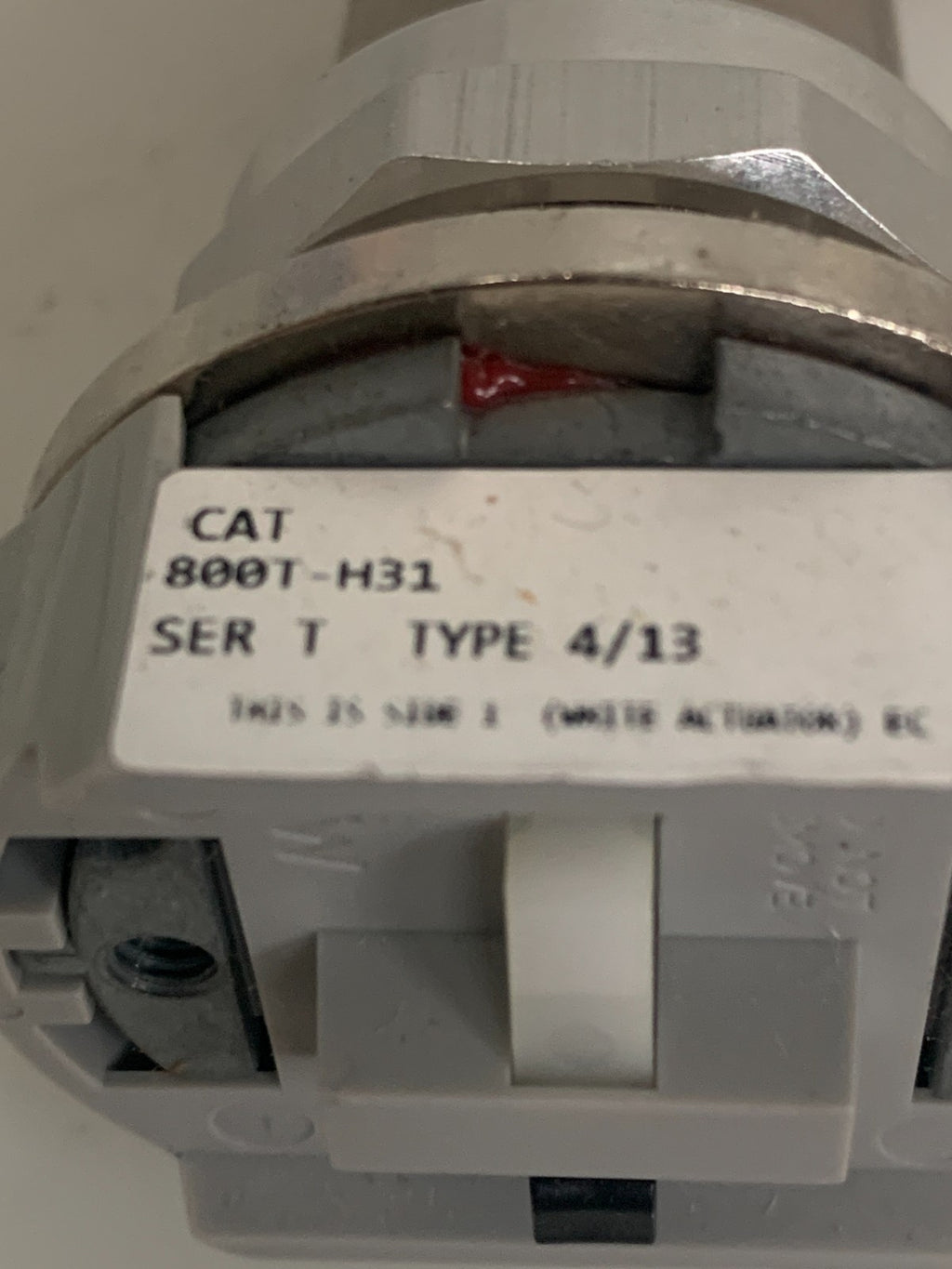 ALLEN BRADLEY 800T-H31 KEY OPERATED 2 POSITION SELECTOR SWITCH 600V AC