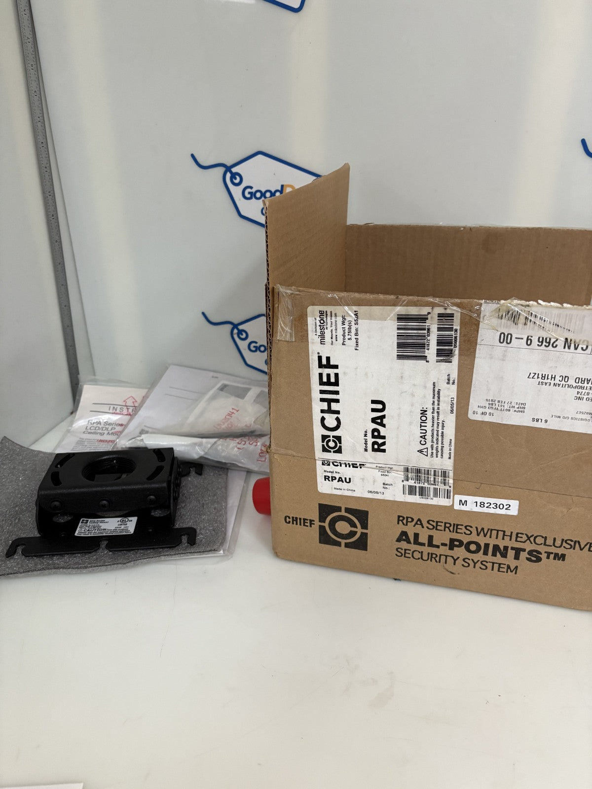 CHIEF MILESTONE LCD/DLP PROJECTOR CEILING MOUNT-BLACK MODEL : RPA4