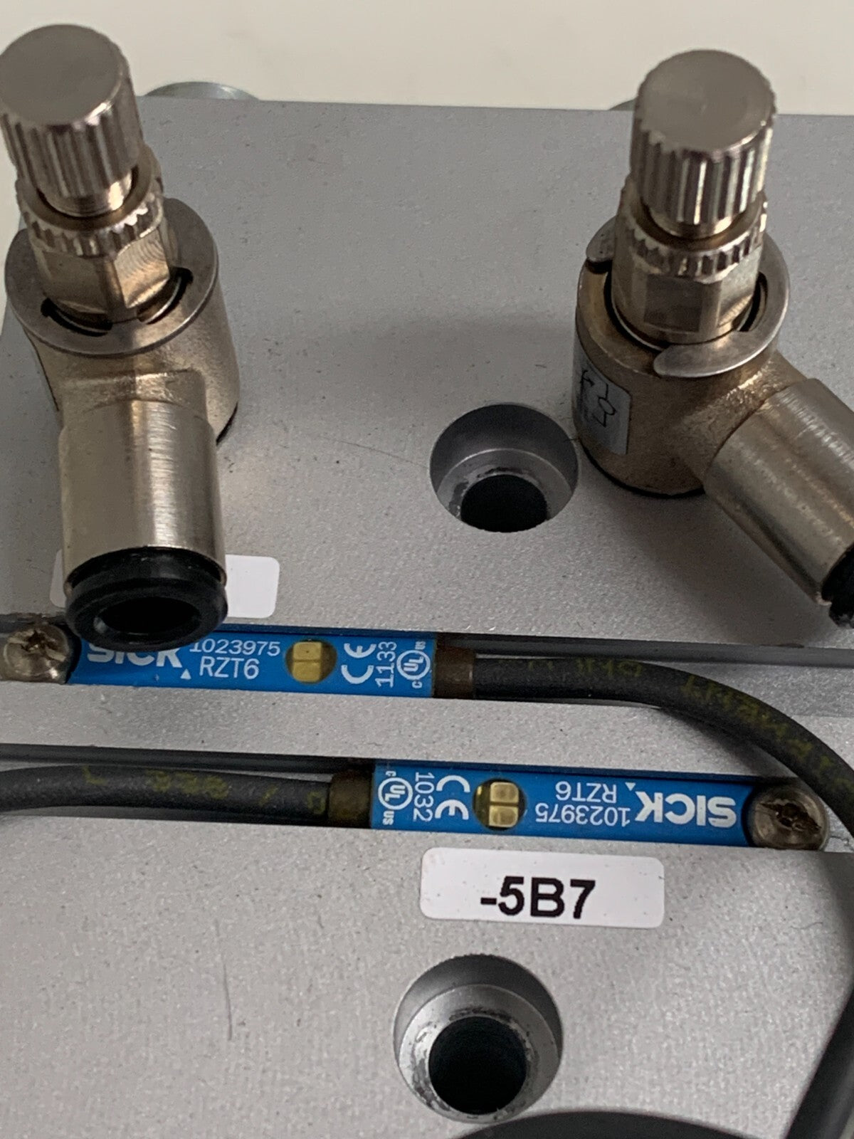 FESTO GUIDED ACTUATOR 170 929 DFM-32-20-P-A-K-KF  W/2 SICK 1023975 RZT6