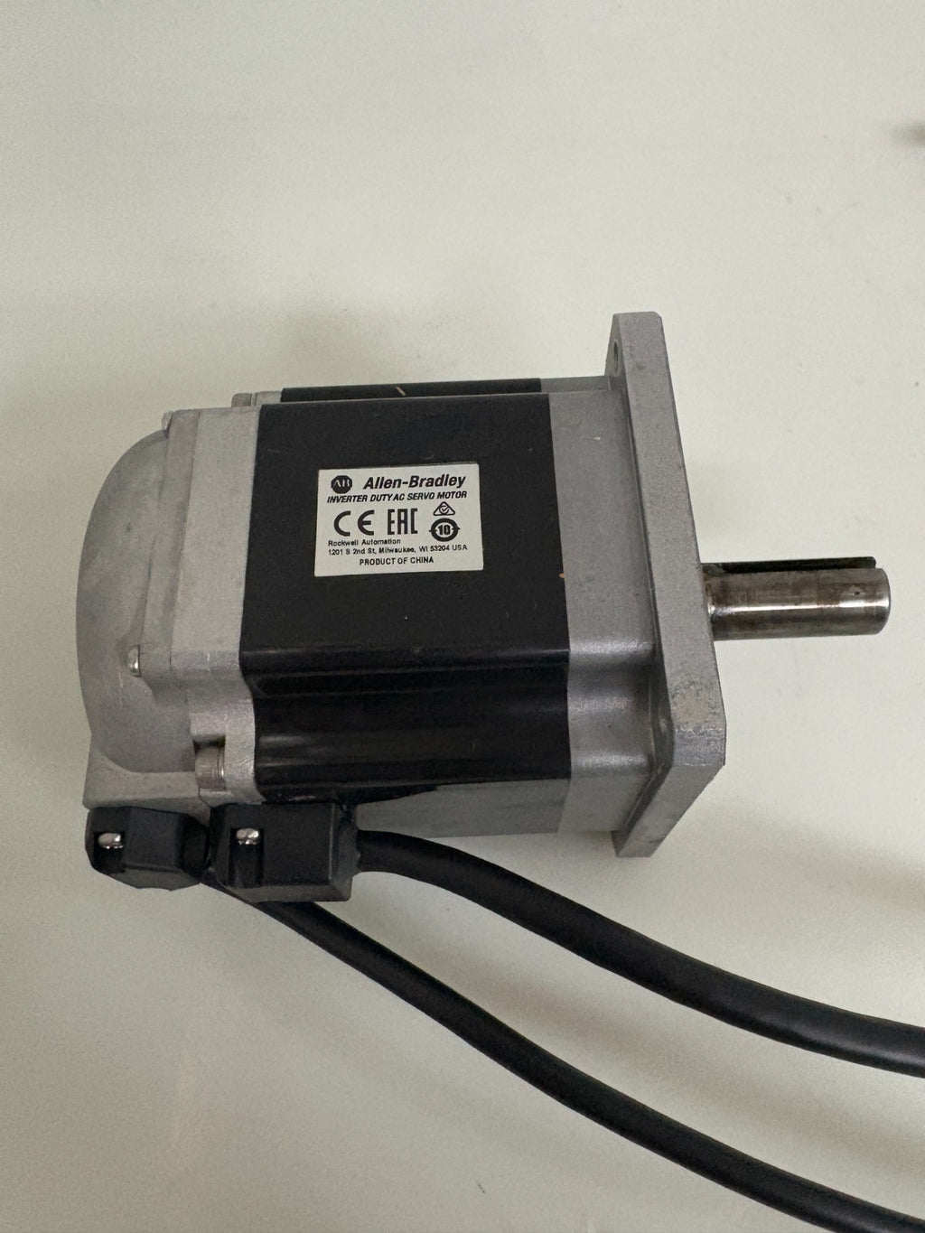 ALLEN BRADLEY INVERTER DUTY AC SERVO MOTOR CAT # TLY-A2530P-HJ62AN2