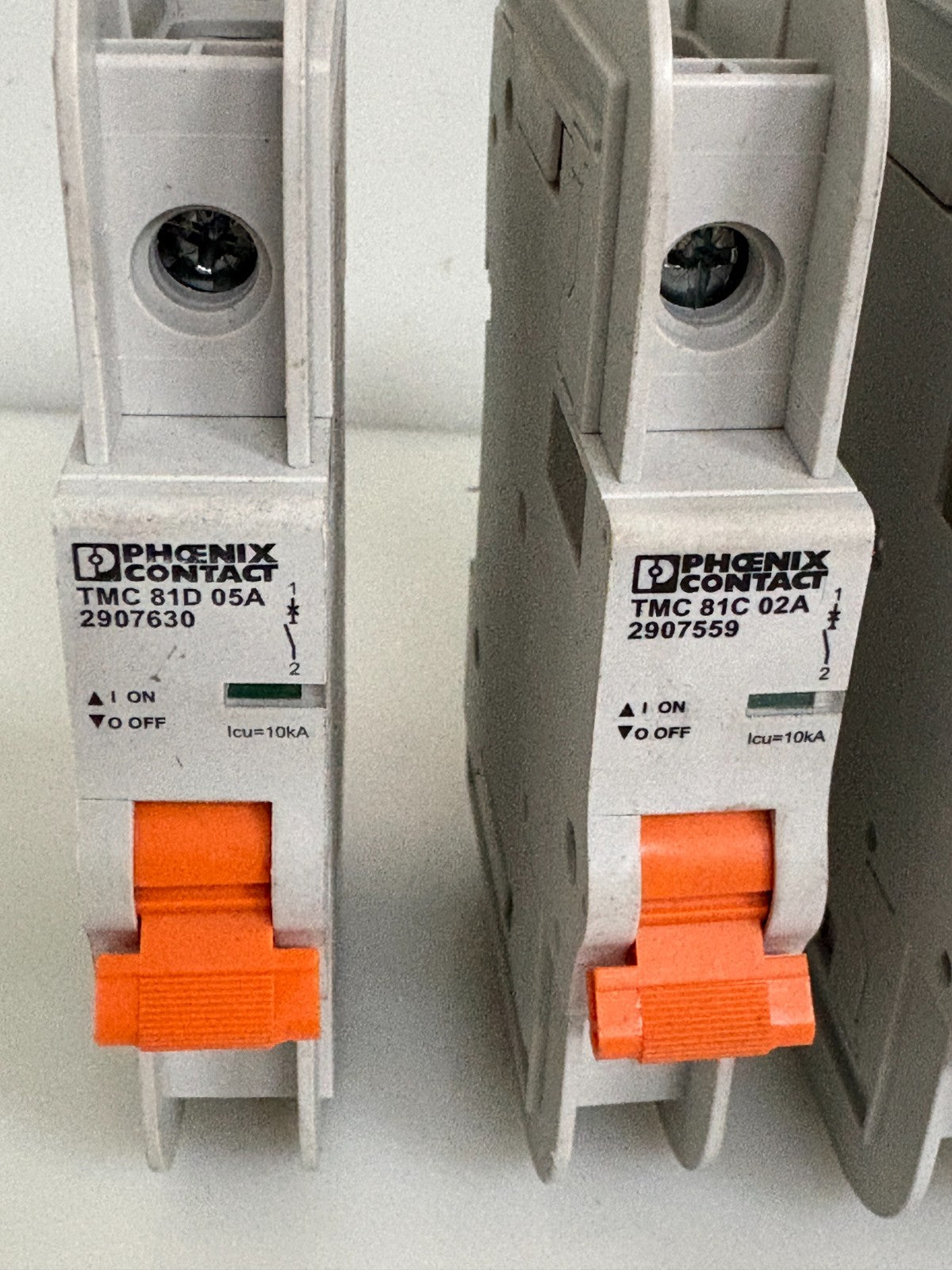 PHOENIX CONTACT CIRCUIT BREAKER MIX LOT 3X TMC 81D 02 A  1X TMC 81D 05 A