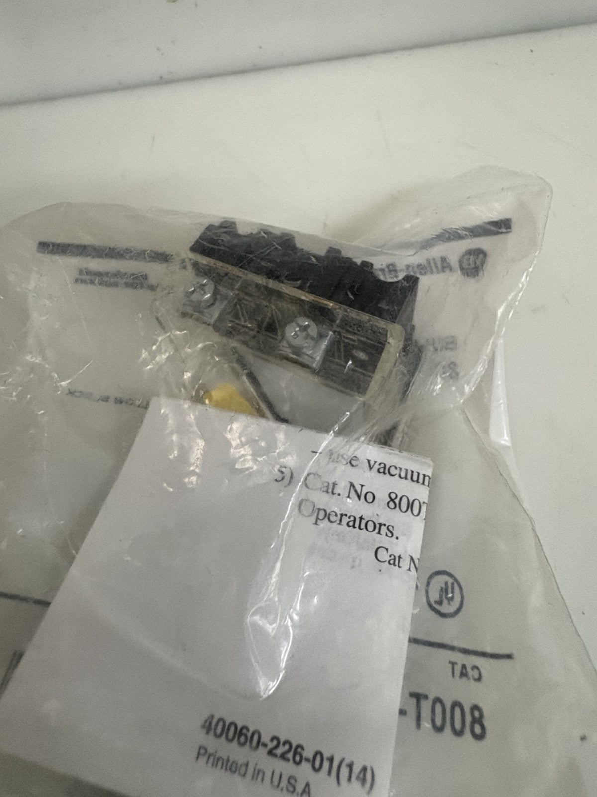 ALLEN BRADLEY CONTACT BLOCK 800T-XD1 SER D2