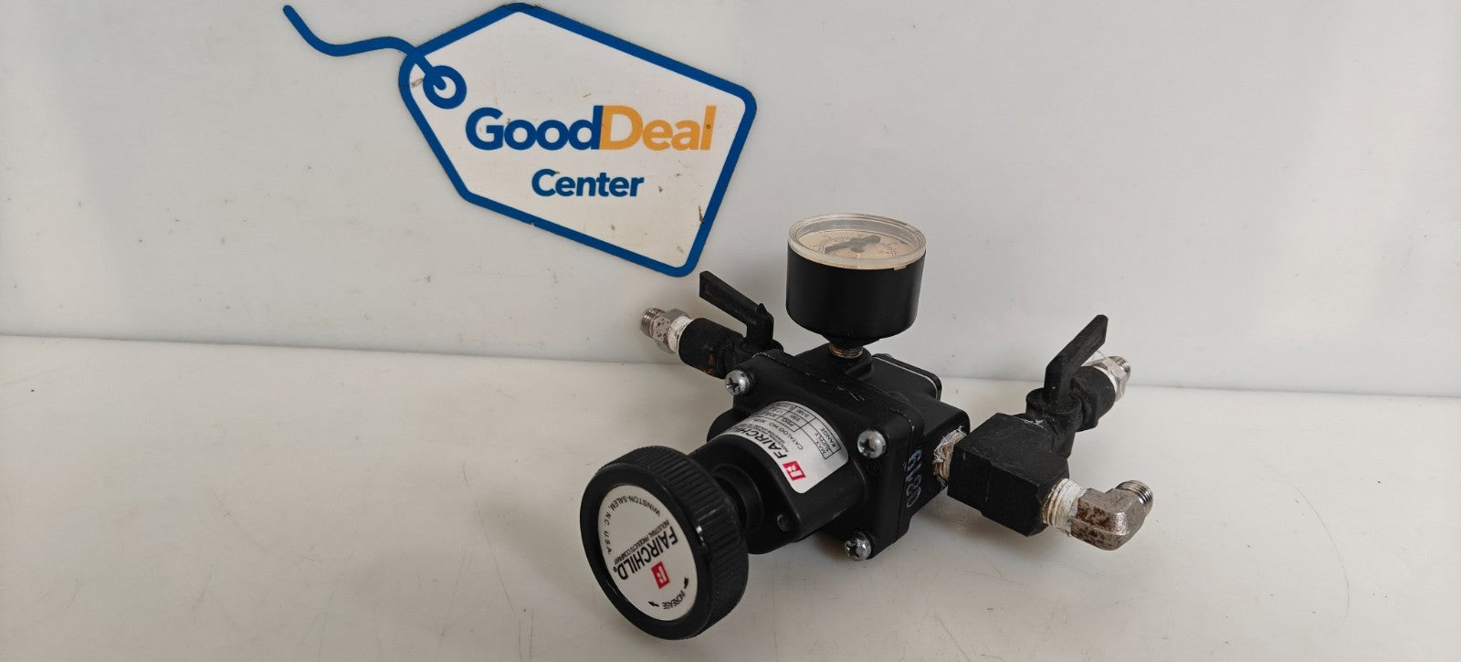 FAIRCHILD PNEUMATIC PRESSURE REGULATOR #30252 W/FITTINGS0