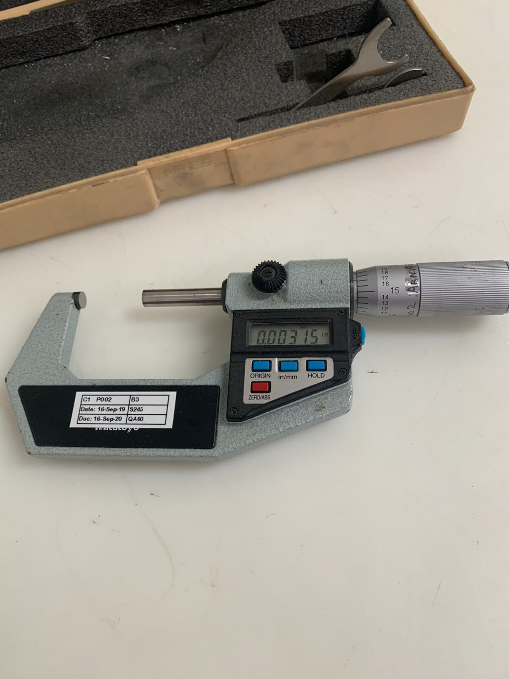 MITUTOYO 2"TO 3" MICROMETER 293-723-10  IN CASE