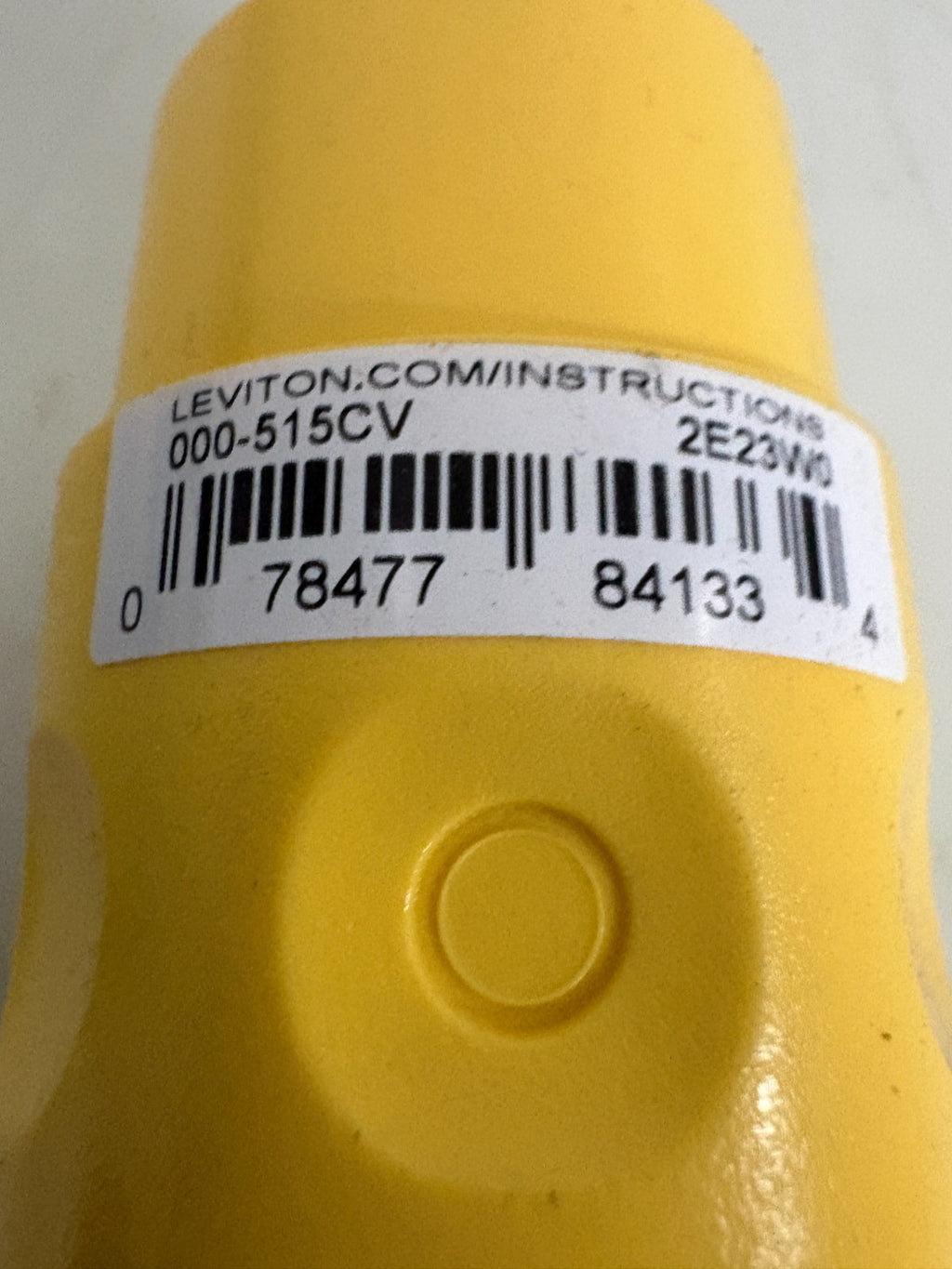 BOX OF 10 LEVITON 2 POLE 3 WIRE POLARIZED ROUND CONNECTOR 515CV2