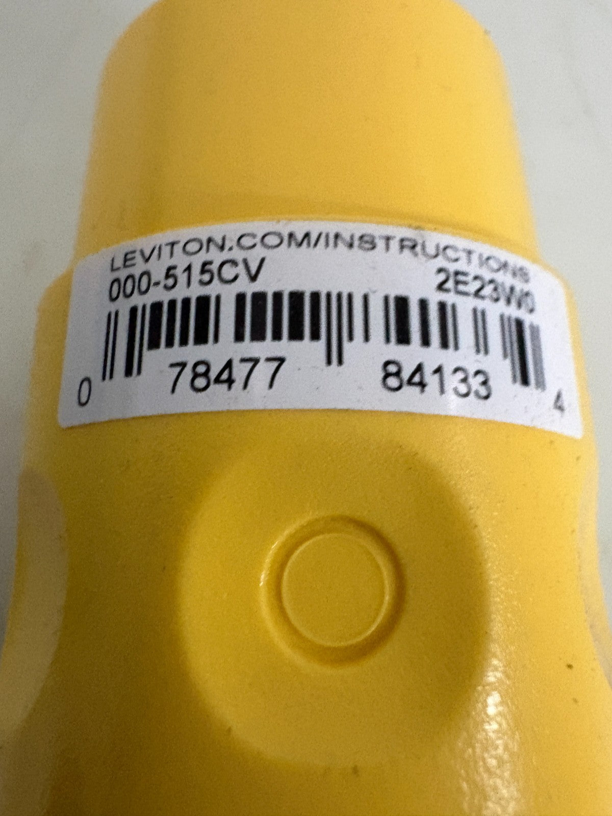 BOX OF 10 LEVITON 2 POLE 3 WIRE POLARIZED ROUND CONNECTOR 515CV2