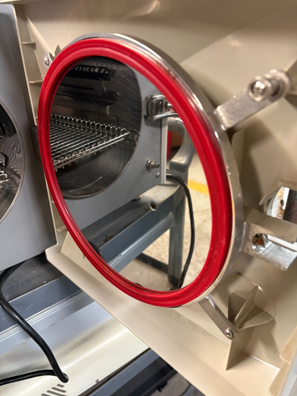 TUTTNAUER AUTOCLAVE STEAM STERILIZER MODEL 2340M-B/L