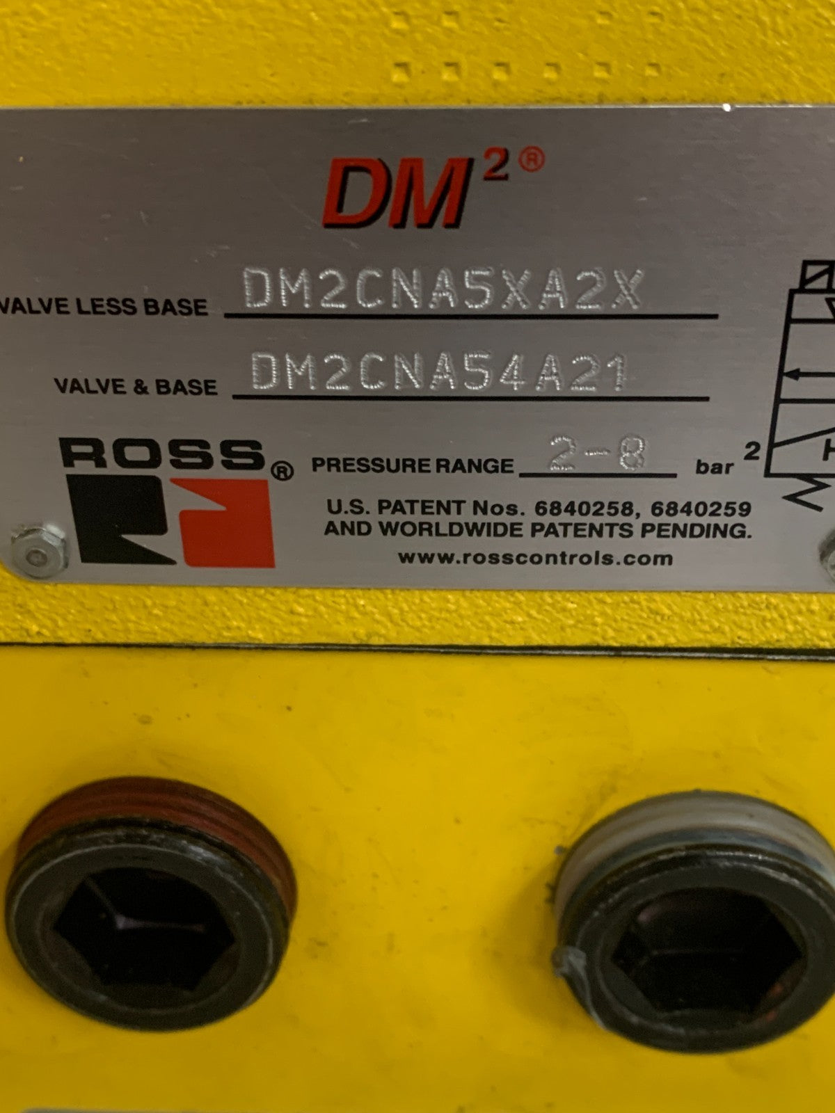 ROSS CONTROLS DOUBLE SOLENOID VALVE W/BASE DM2CNA 54A21  2-8 BAR