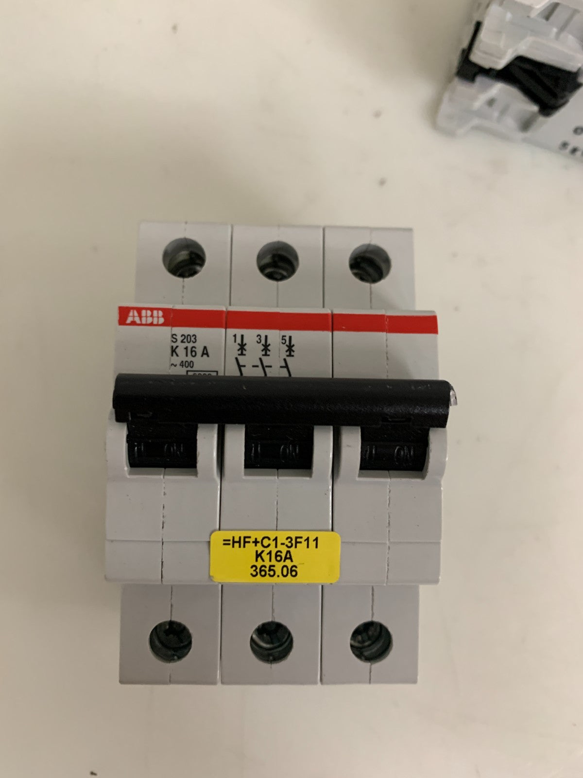 LOT OF 2 ABB CIRCUIT BREAKER K16 A S 203-K16