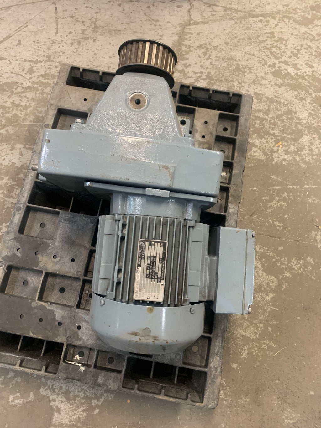 SEW EURODRIVE GEAR MOTOR VARIABLE SPEED REGULATOR D22HSDT90L4