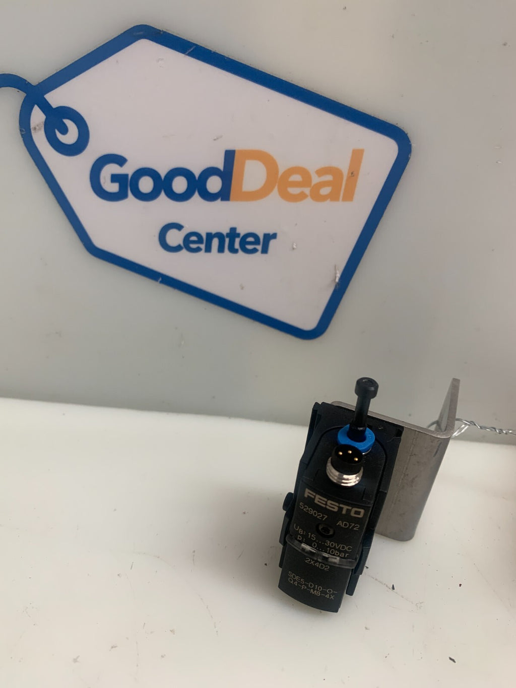 FESTO  SDE5-D10-O-Q4-P-M8-4X Pressure Sensor  529027