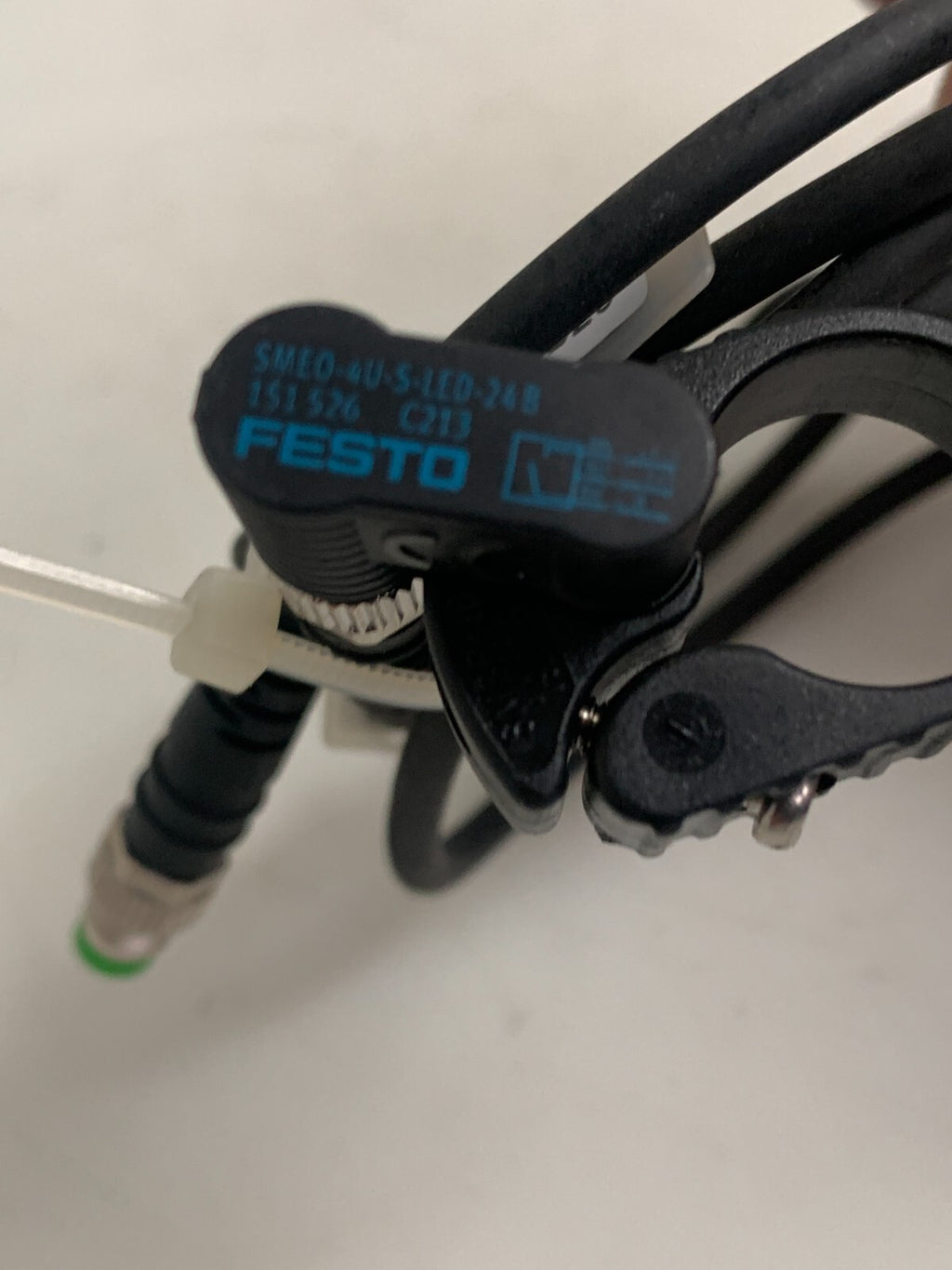 FESTO PROXIMITY SENSOR WITH CABLE #151526 SMEO-4U-S-LED-24-B