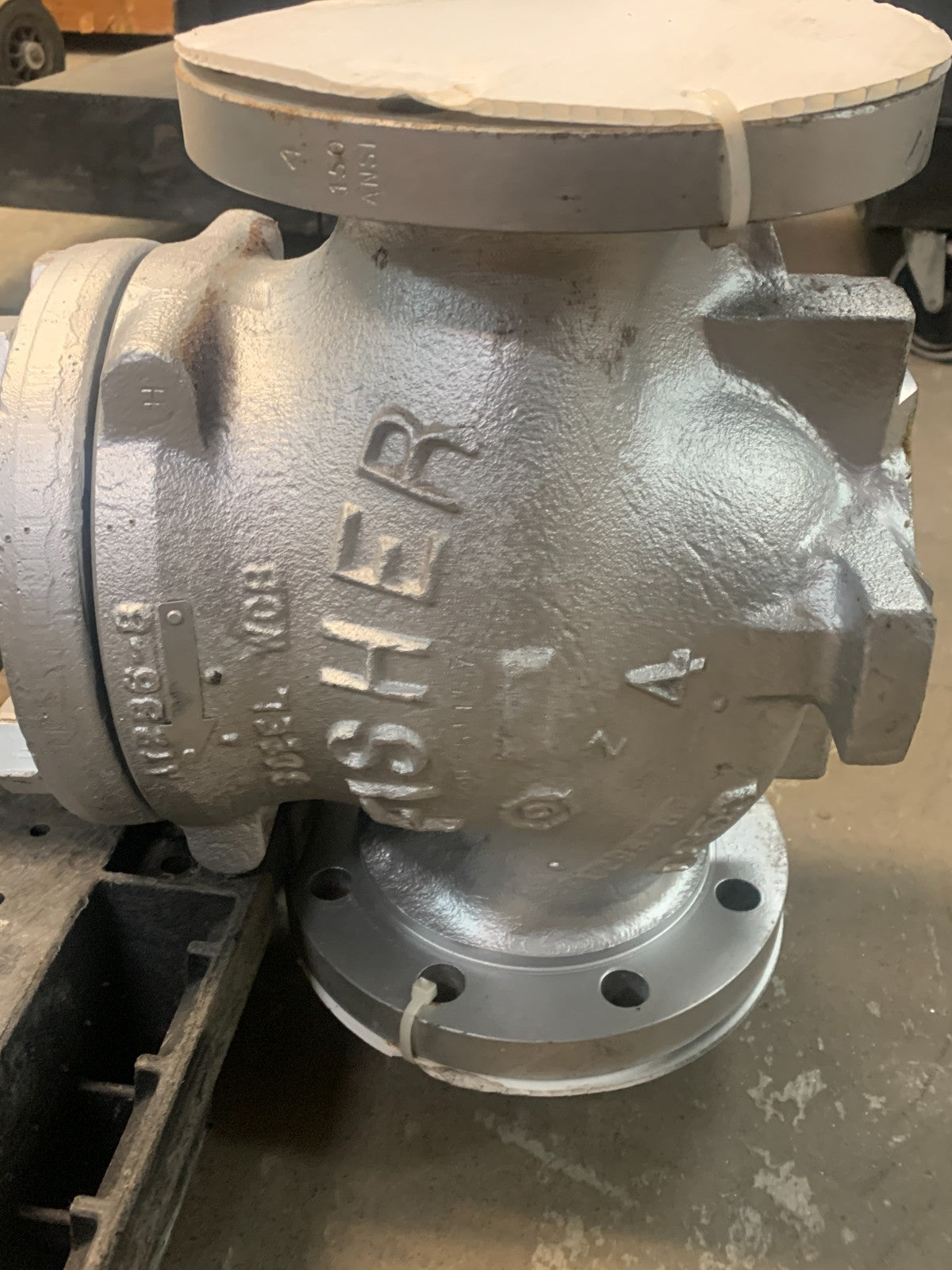 FISHER VALVE ACTUATOR TYPE 667 VALVE #41