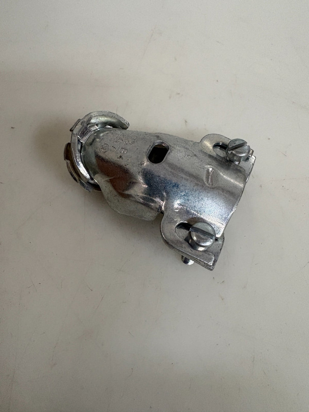 LOT OF 24 THOMAS & BETTS 1/2" 45 DEGREE SQUEEZE CONNECTORS