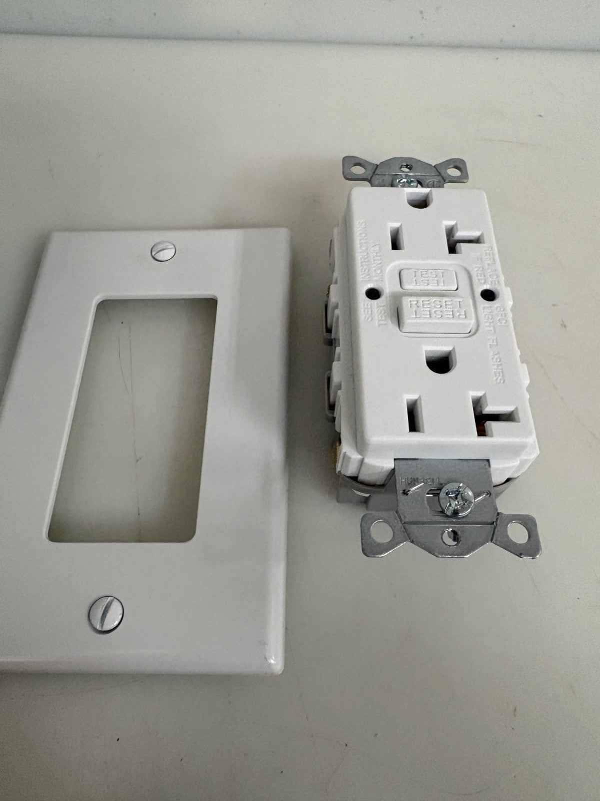 LOT OF 2 HUBBELL WHITE GFCI COMMERCIAL SELF TEST DUPLEX RECEPT. GFRST20W1