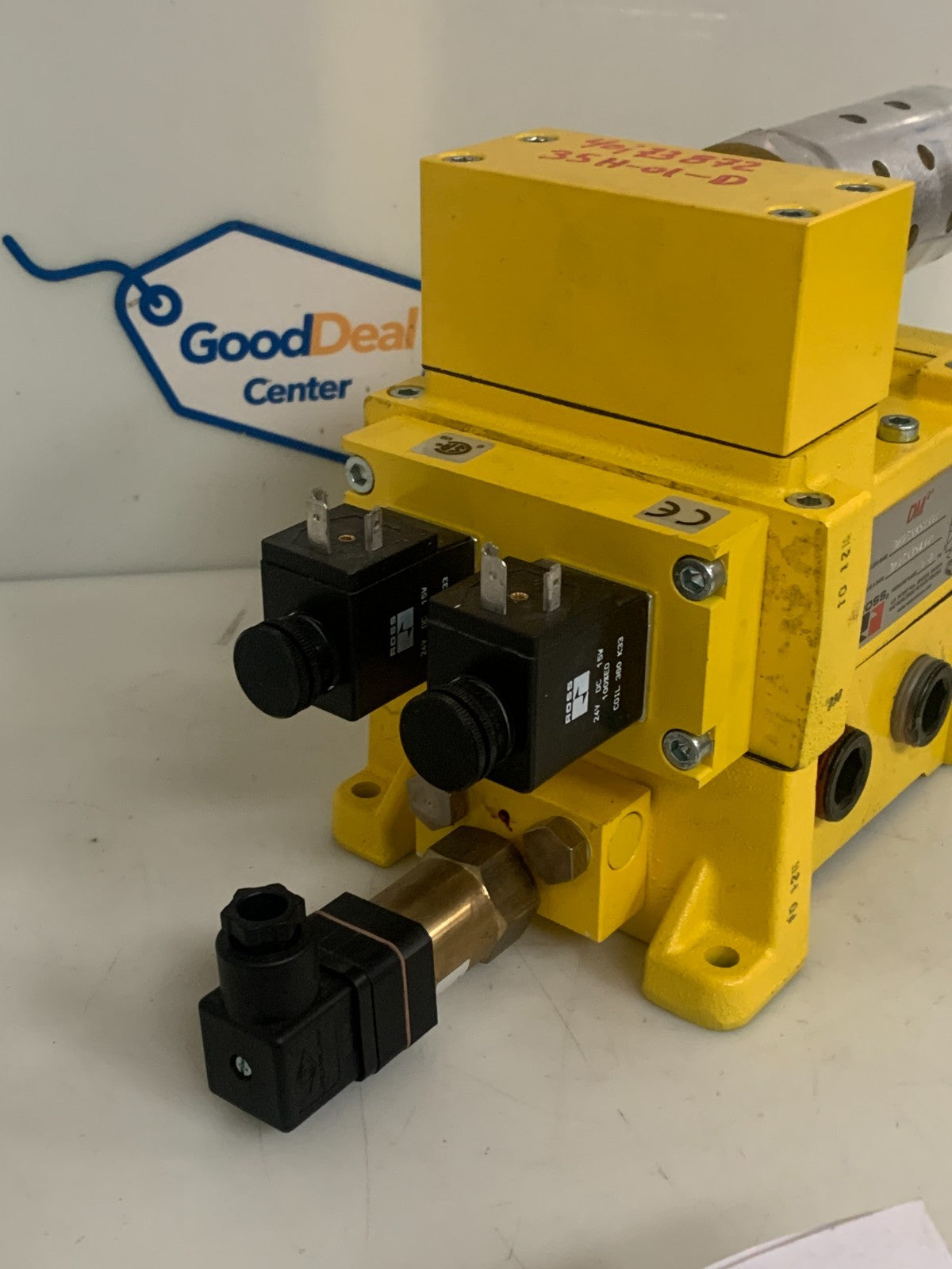 ROSS CONTROLS DOUBLE SOLENOID VALVE W/BASE DM2CNA 54A21 2-8 BAR