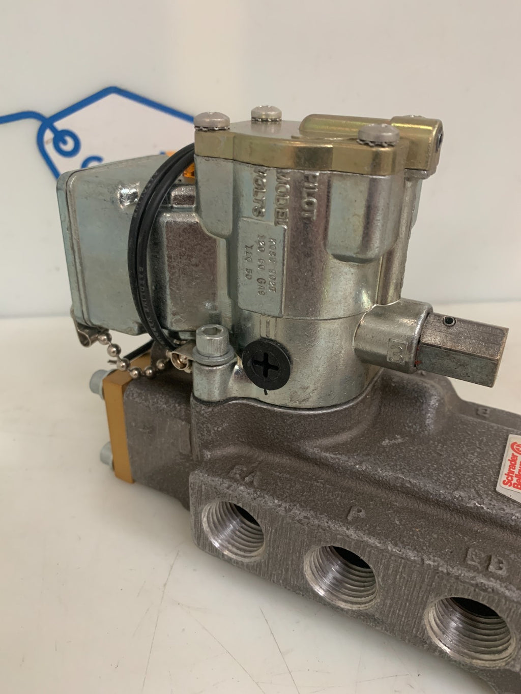 SCHRADER BELLOWS CONTROL VALVE L7054910453