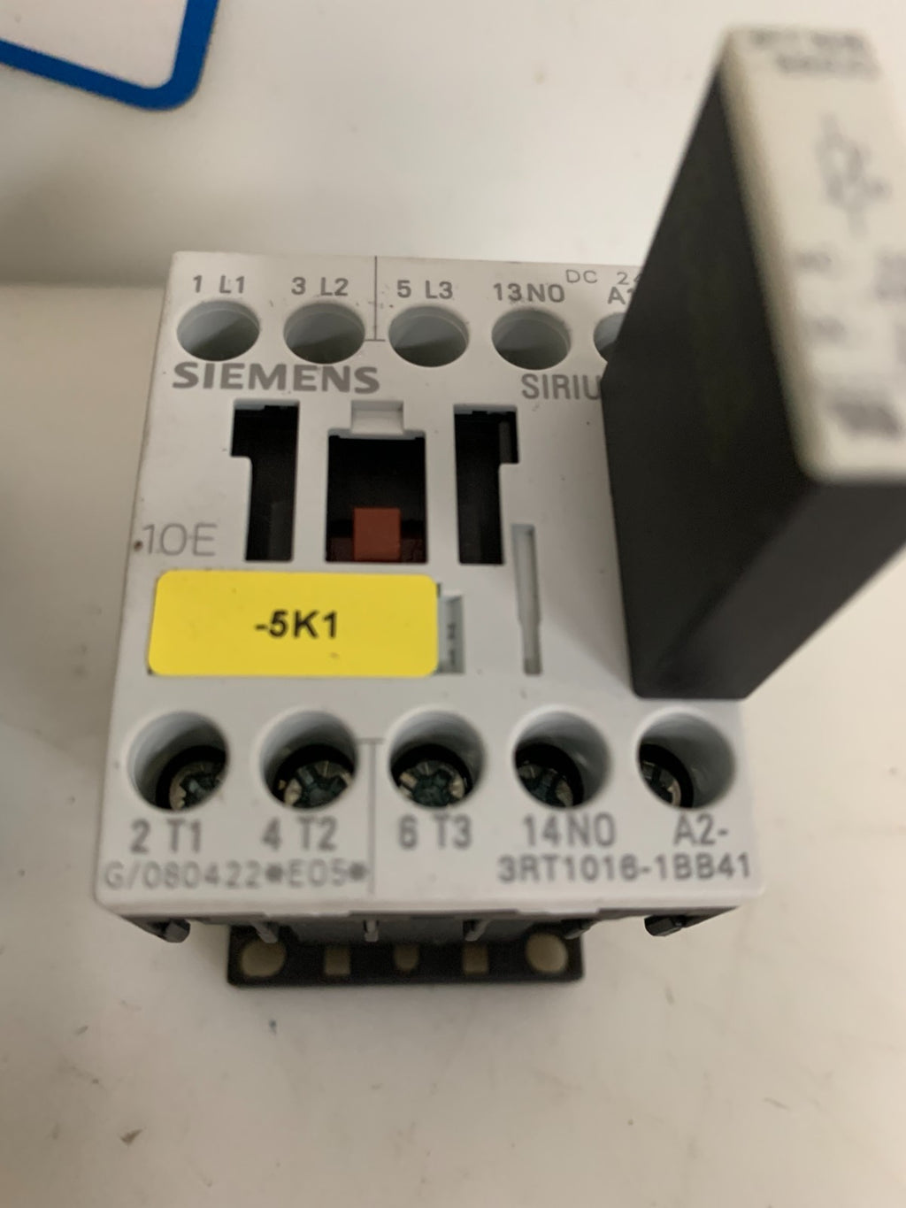LOT OF 2 SIEMENS CONTACTOR 3RT1016-1BB41 W/3RT-191-1BB00