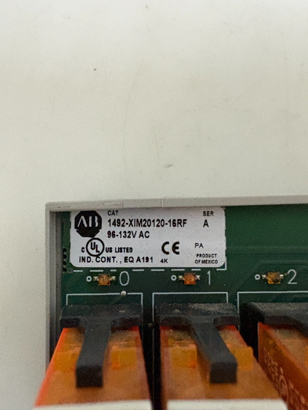 ALLEN BRADLEY RELAY INTERFACE MODULE W/SLIM LINE RELAY 1492-XIM 201201