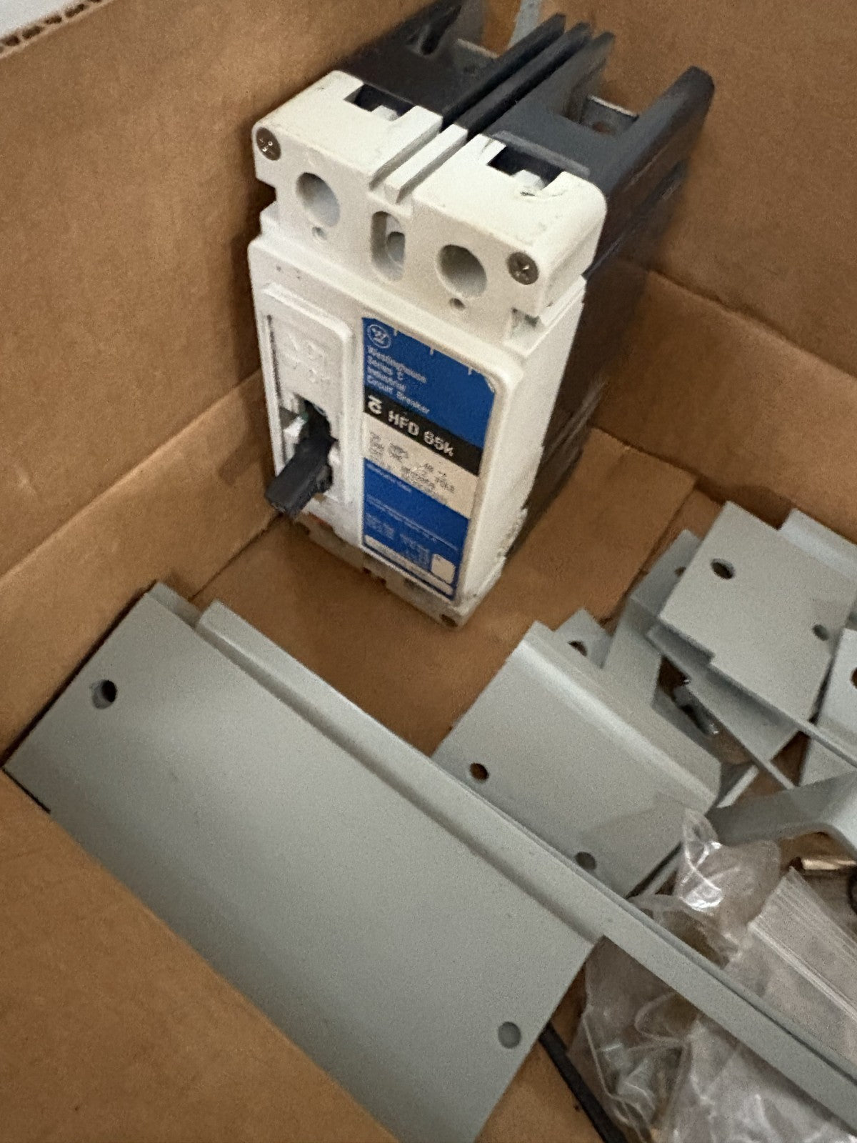 EATON CUTLER HAMMER KPRL4 400A HARDWARE KIT W/HFD 65K CIRCUIT BREAKER2