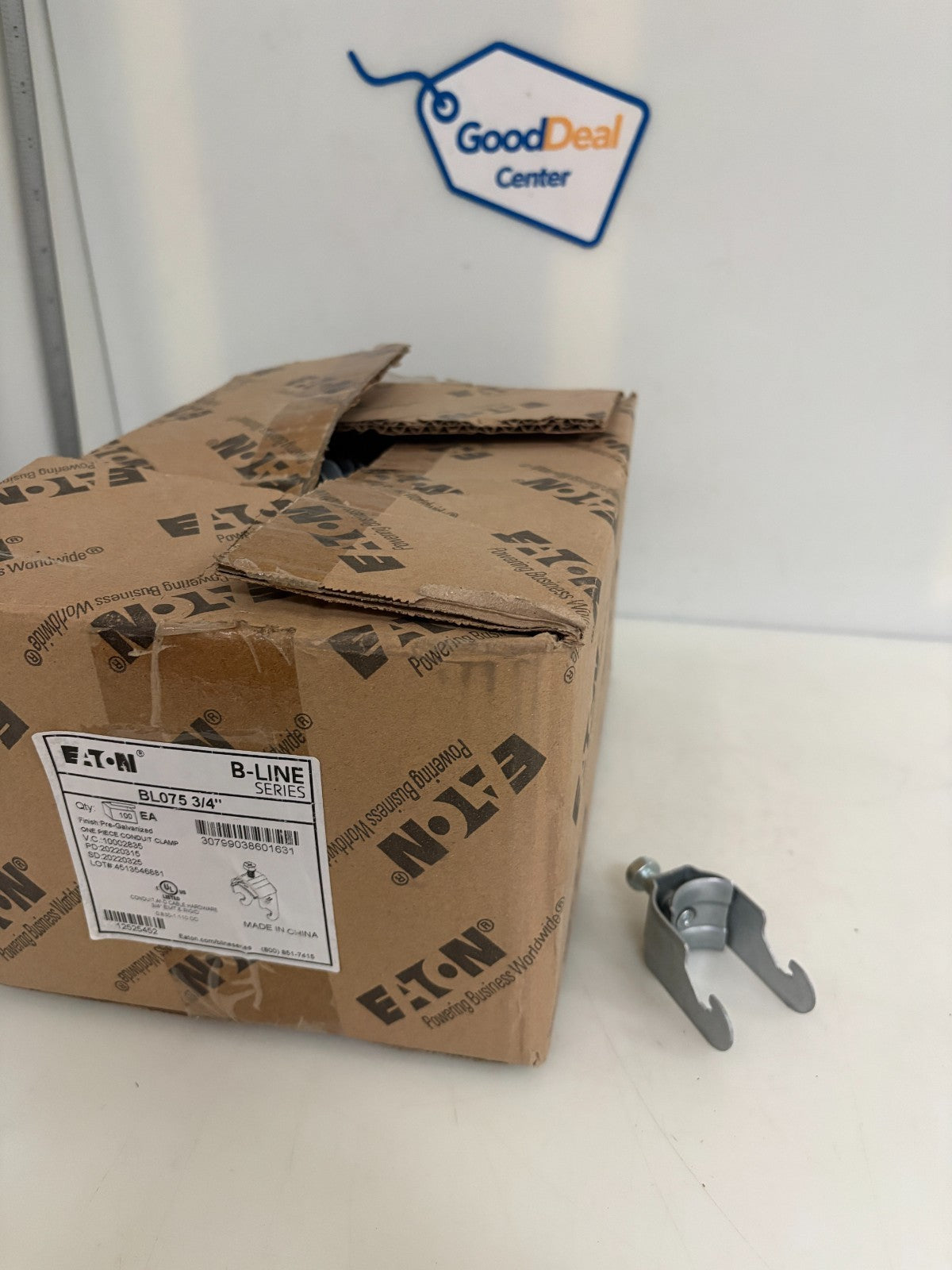 EATON ONE PIECE CONDUIT CLAMP BL075 3/4"  100 IN BOX0