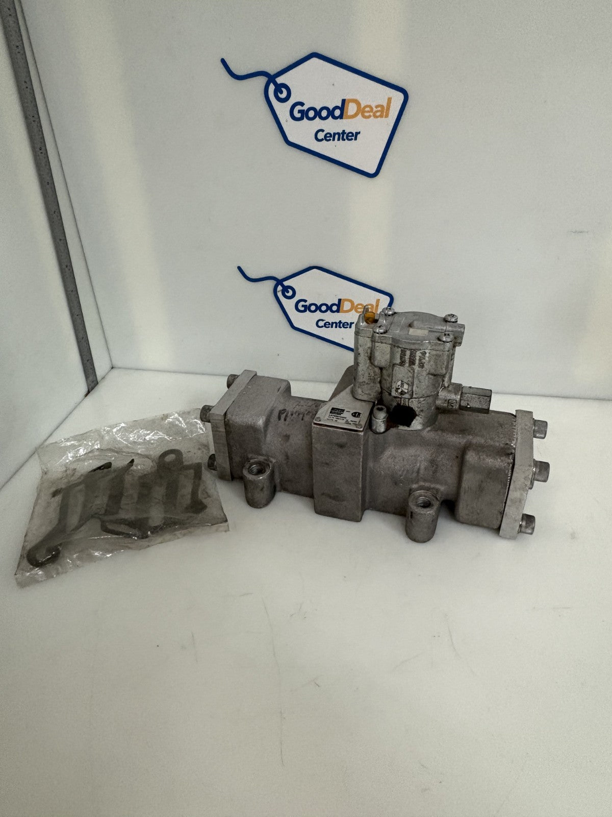 PARKER SOLENOID VALVE L67589102530