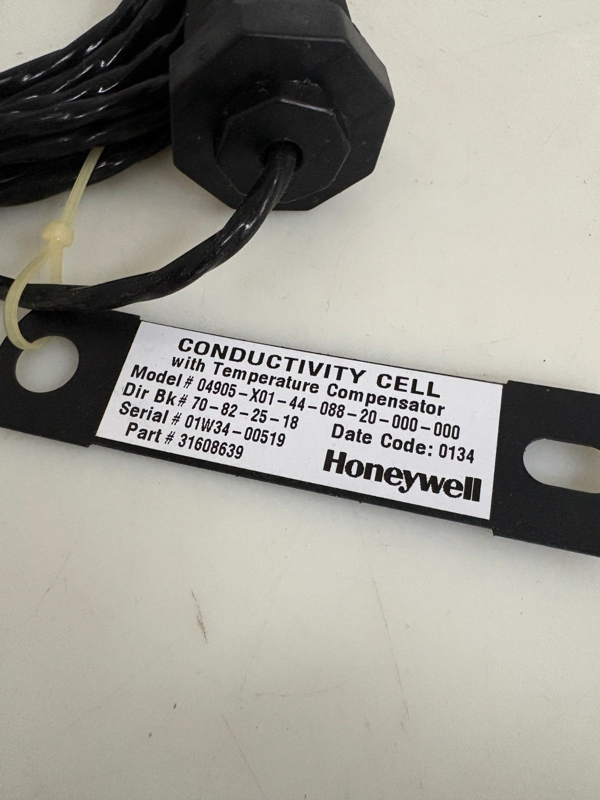HONEYWELL CONDUCTIVITY CELL WITH TEMPERATURE COMPENSATOR #31608639