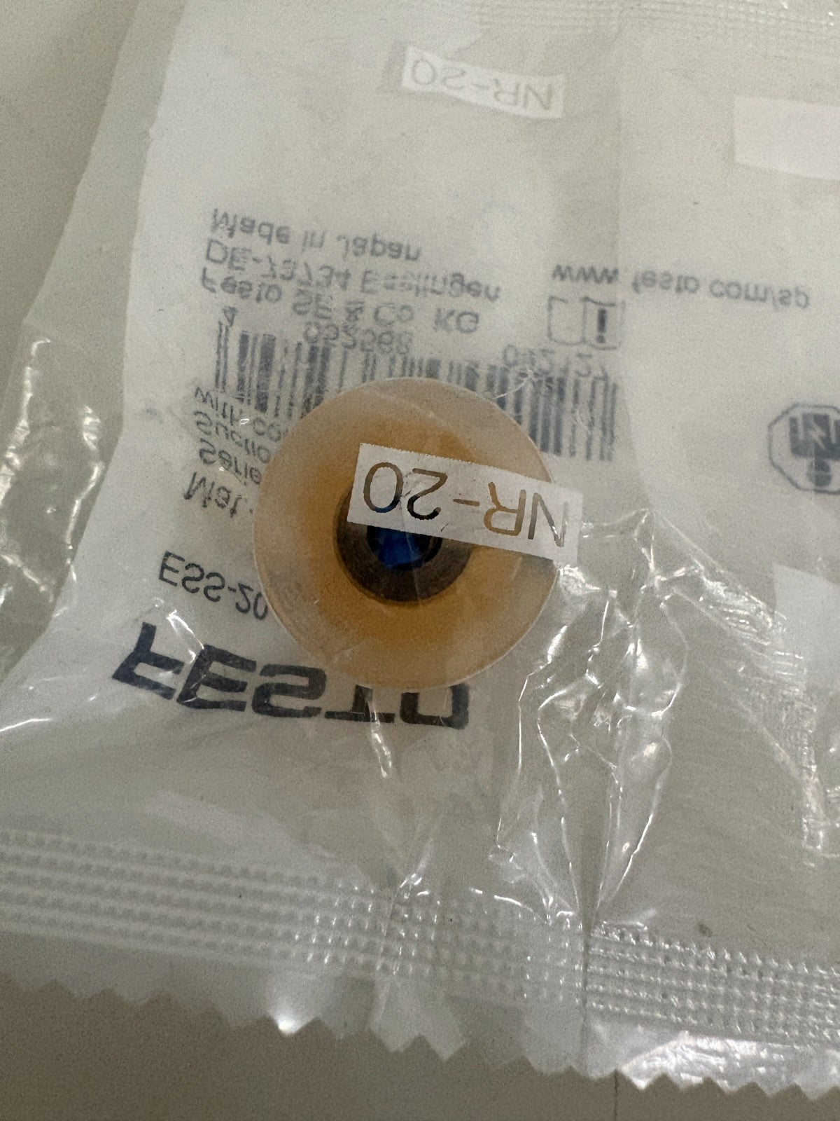 LOT OF 2 FESTO SUCTION CUP W/CONNECTOR ESS-20-SS 1892962