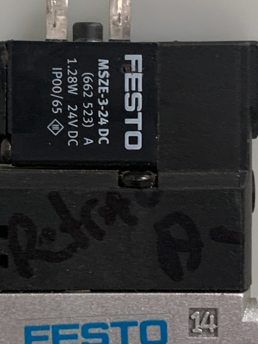 FESTO SOLENOID VALVE 196903 CPE14-M1BH-5/3G-QS-6 W/2XMSZE-3-24DC