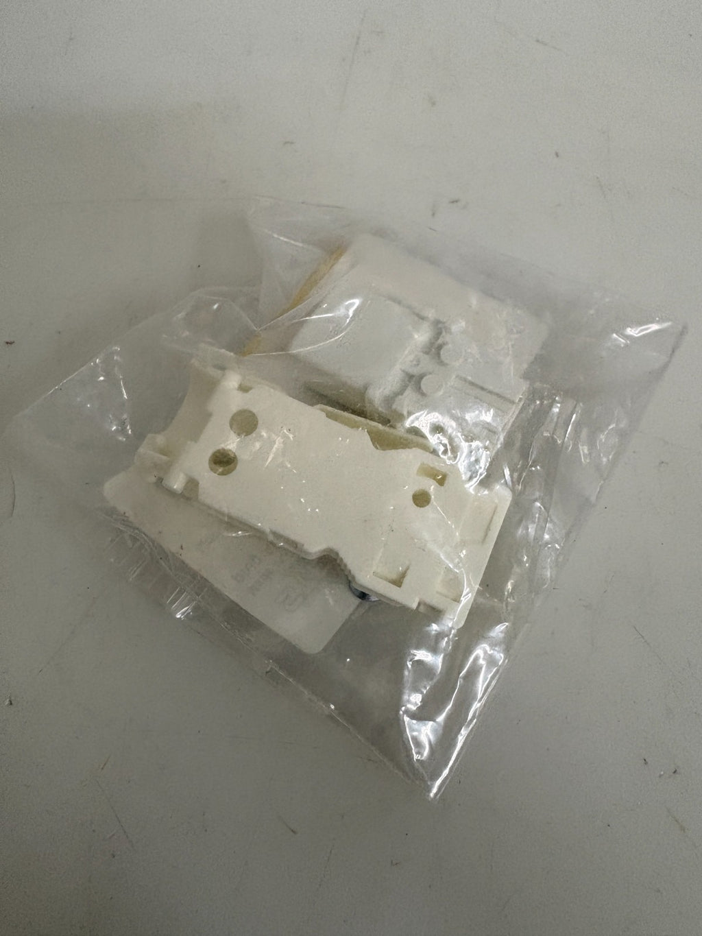 LOT OF 7 STEGO LED PLUG AC 264058