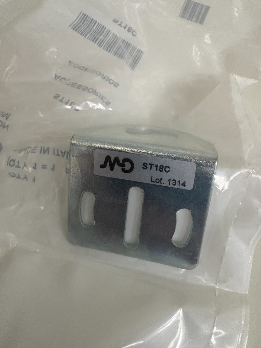 LOT OF 7 AUTOMATION DIRECT SENSOR BRACKET ST18C1