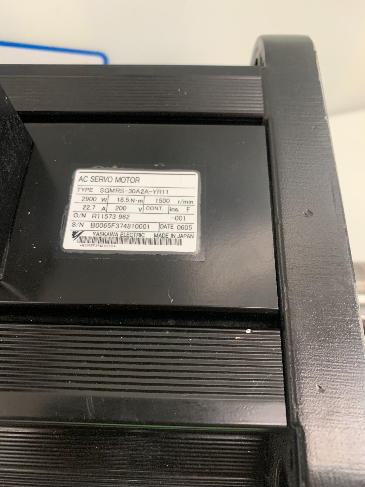 YASKAWA SGMRS-30A2A-YR11 AC SERVO MOTOR w/encoder