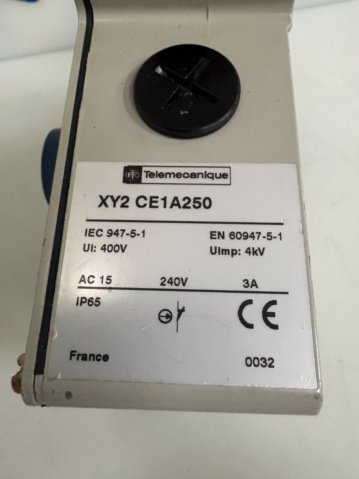 TELEMECANIQUE EMERGENCY STOP ROPE PULL SWITCH XY2-CE2A250HZ