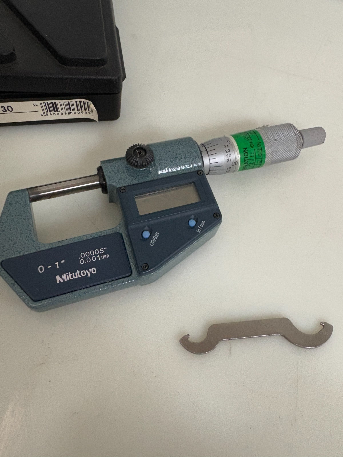 MITUTOYO 0-1" DIGITAL MICROMETER IN CASE 293-761-30