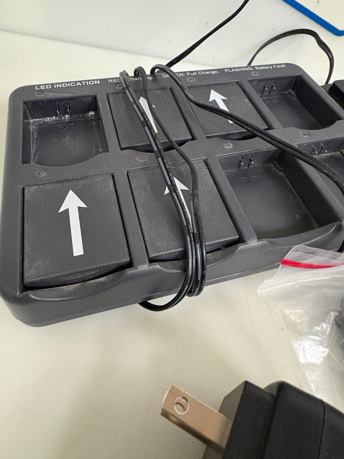 EARTEC/PORTA PHONE MIX LOT 1X8 BAY CHARGER CH-LX8E 2X 2 BAY CHARGER  CH-LX2E