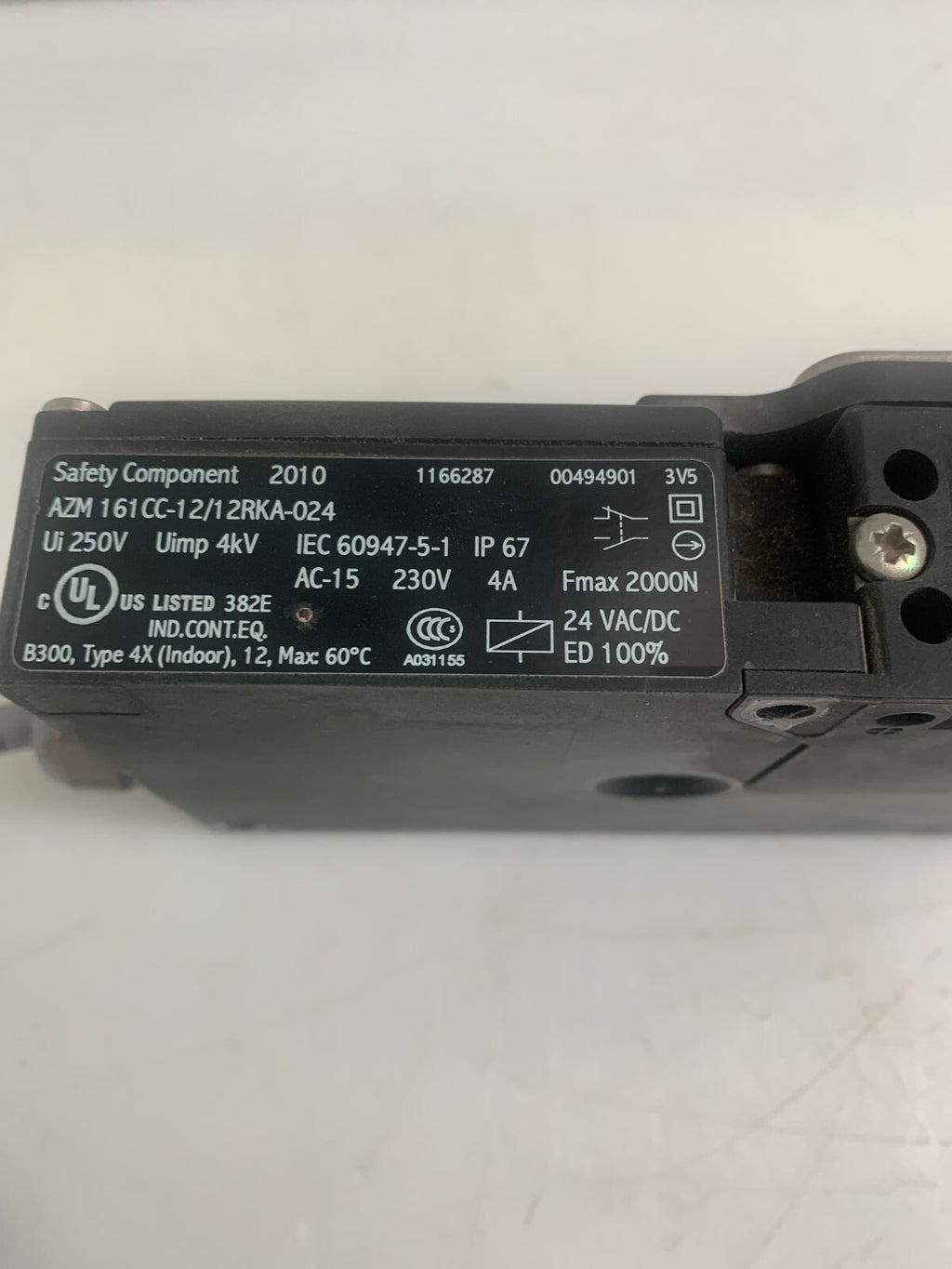 SCHMERSAL Safety Interlock Switch  AZM161CC-12/12RKA-024  101166287  w/Cable