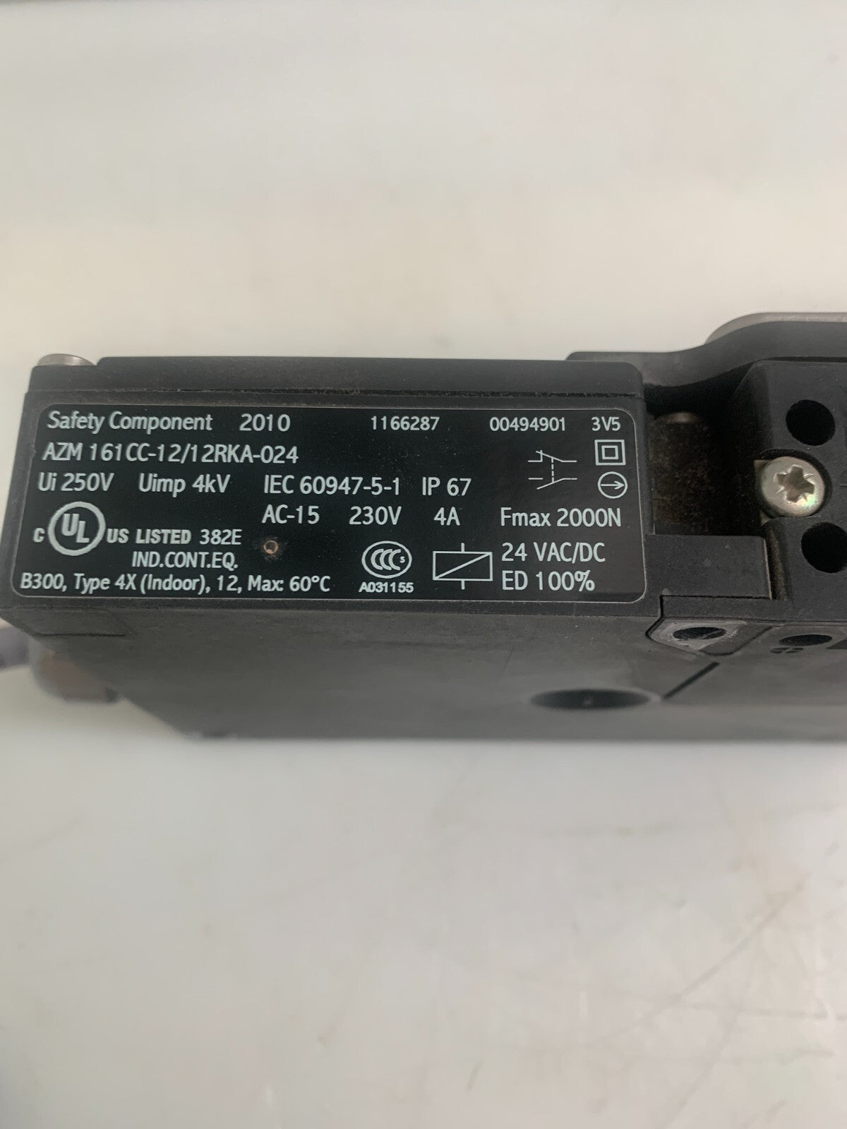 SCHMERSAL Safety Interlock Switch  AZM161CC-12/12RKA-024  101166287  w/Cable