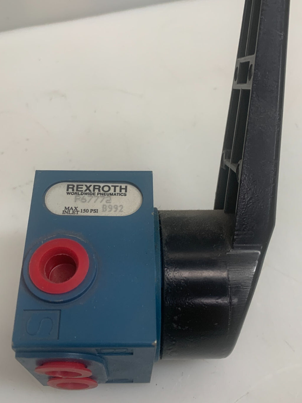 BOSCH  REXROTH   Pneumatic Solenoid Valve   P67772-2