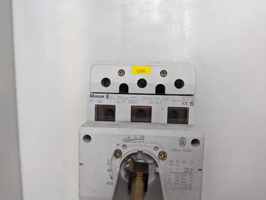 Moeller P7-160 circuit breaker with rotary drive