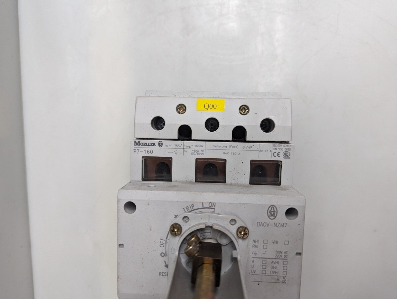 Moeller P7-160 circuit breaker with rotary drive