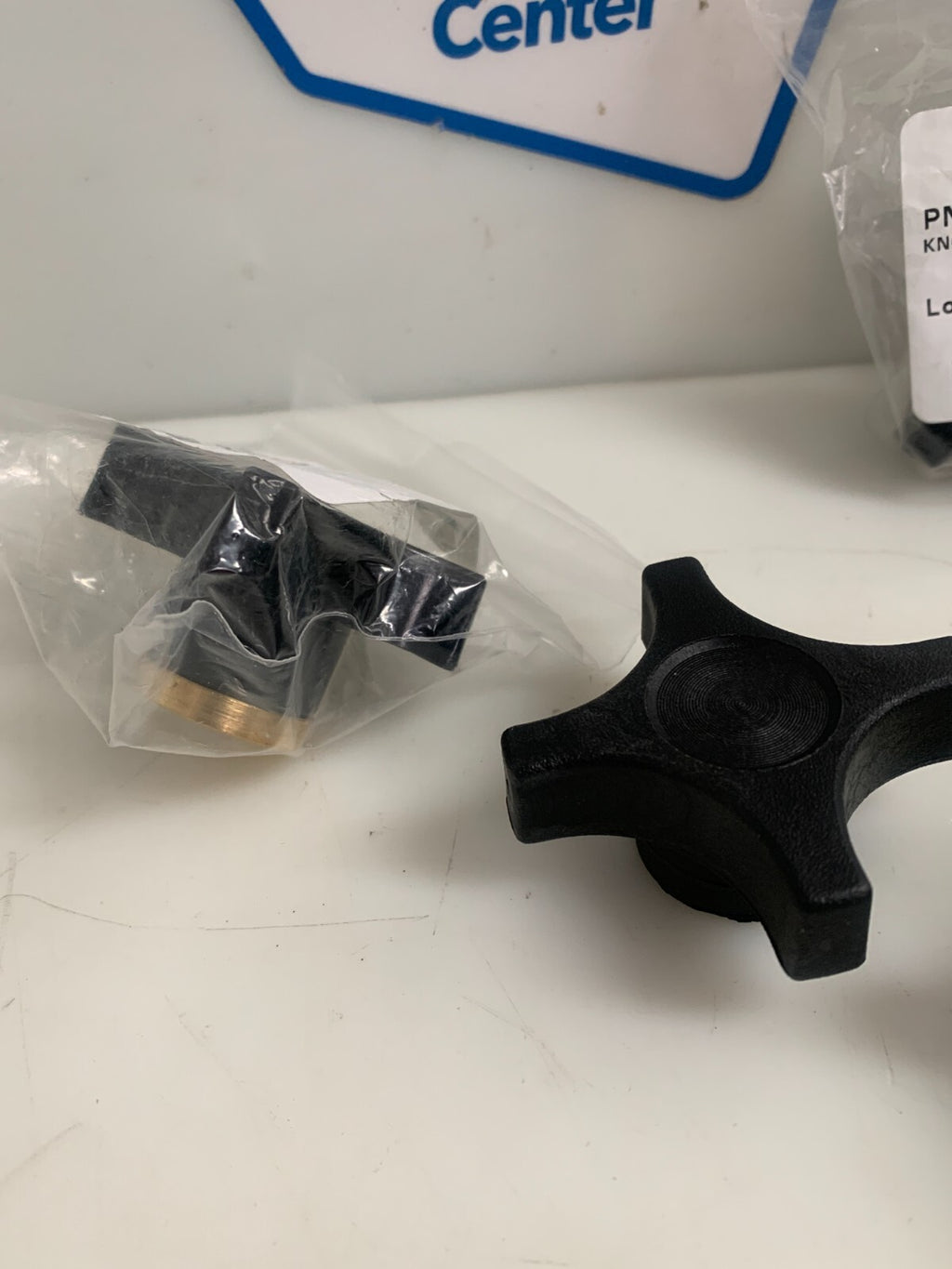 LOT OF 4 NORDSON EFD KNOB 625D TANK 70201271