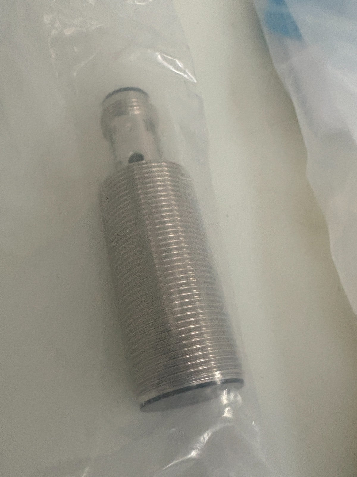 LOT OF 2 OMRON PROXIMITY SENSOR E2B-M18KS08-M1-B11