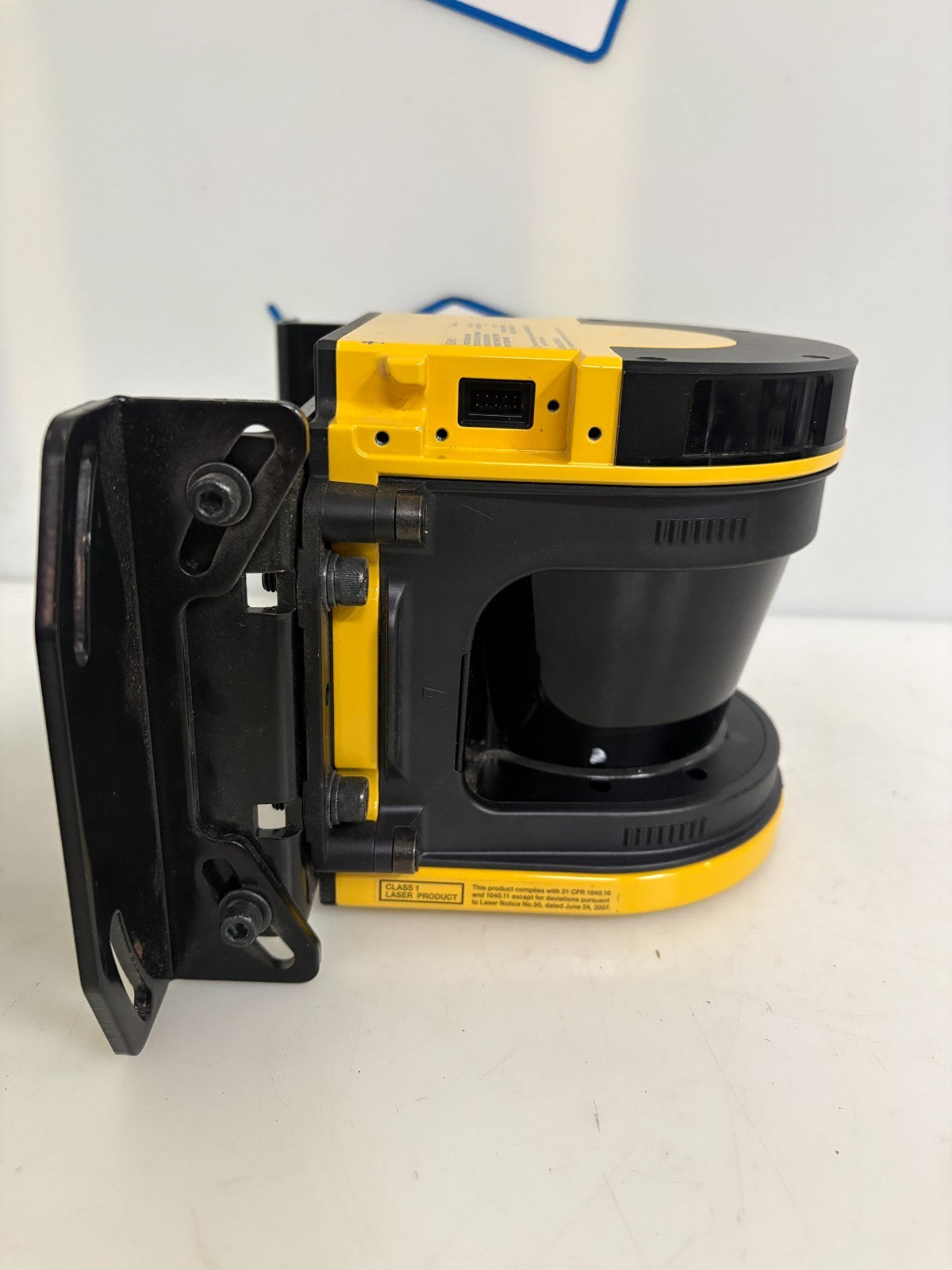 KEYENCE SCANNER HEAD W/CAMERA FUNCTION SZ-VH1X W/BRACKET