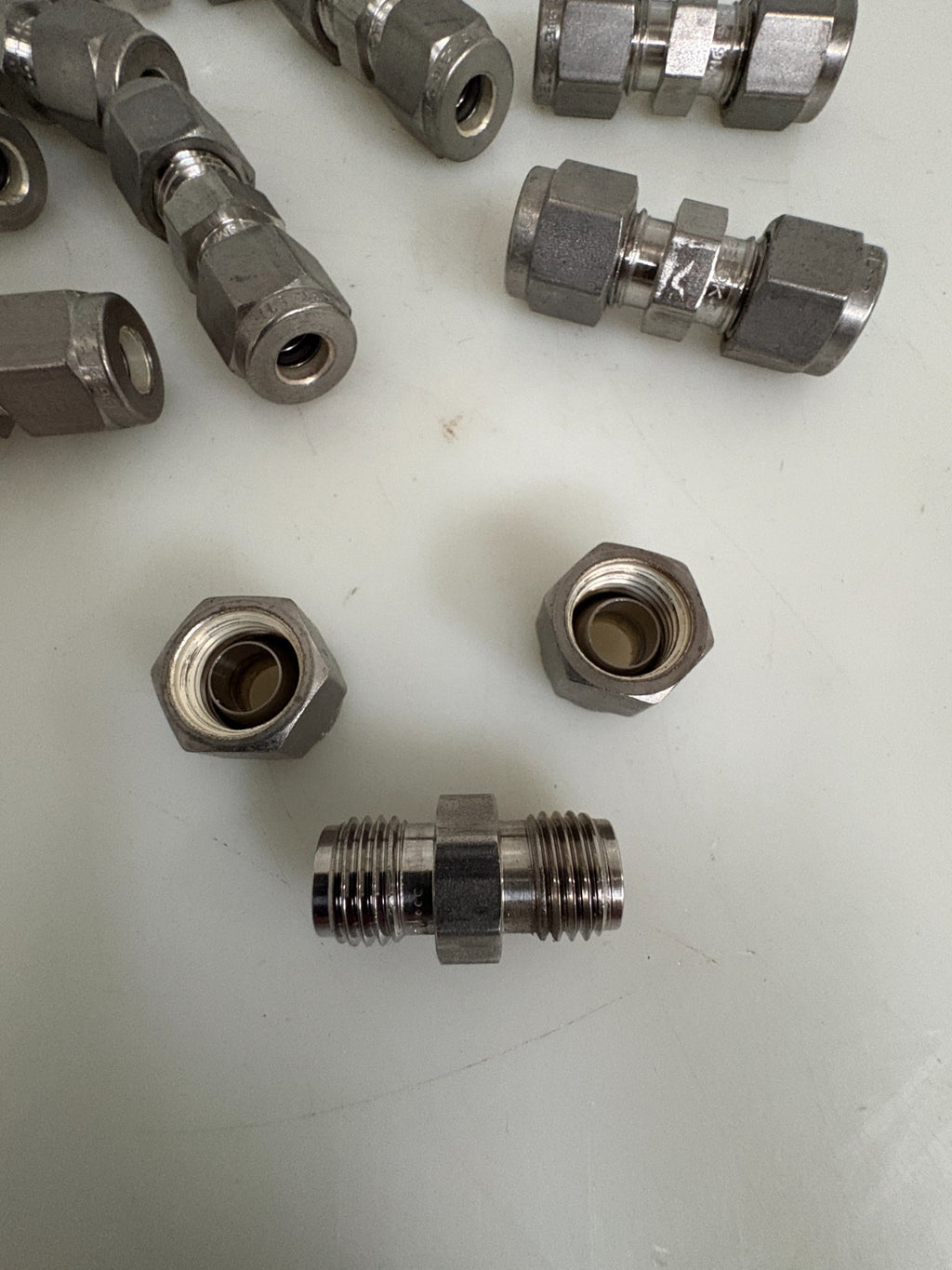 LOT OF 10 SWAGELOK S STEEL TUBE UNION 1/4" X 1/4" NPT 316 E9M