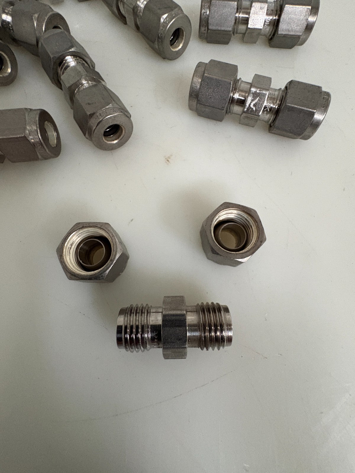 LOT OF 10 SWAGELOK S STEEL TUBE UNION 1/4" X 1/4" NPT 316 E9M